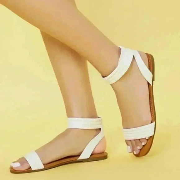 ❤️ White M Shein Faux Leather Sandals - Picture 1 of 9